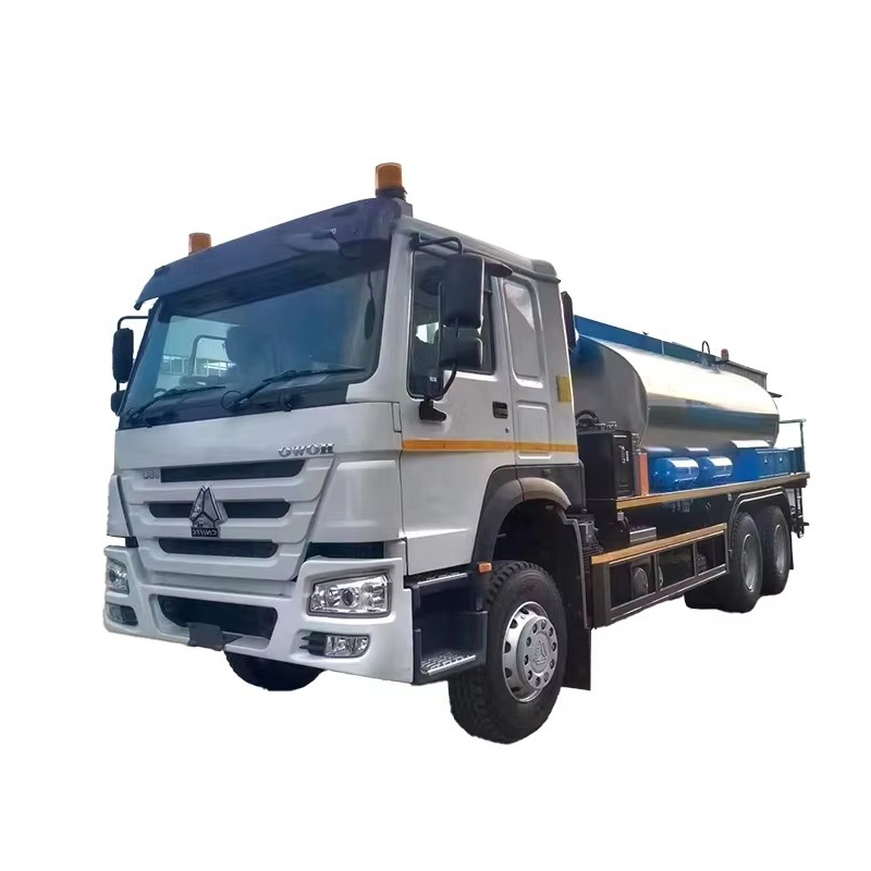 Howo 15 Ton Road Paving Machinery 6x4 Asphalt Distributor Truck Hot Oil Bitumen Sprayer Truck